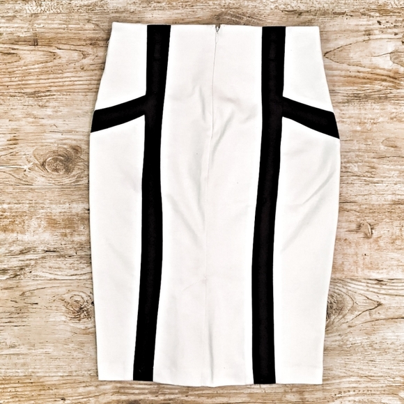 XOXO B&W Lovers Pencil Skirt Small - Picture 2 of 3